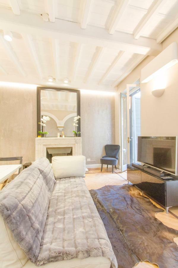 Elegante E Completamente Arredato Apt In Duomo 밀라노 외부 사진