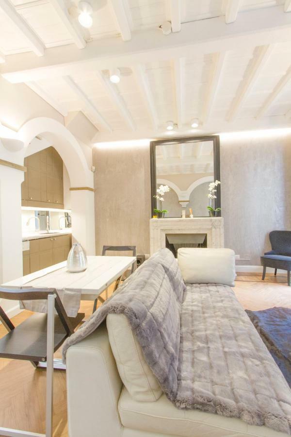Elegante E Completamente Arredato Apt In Duomo 밀라노 외부 사진