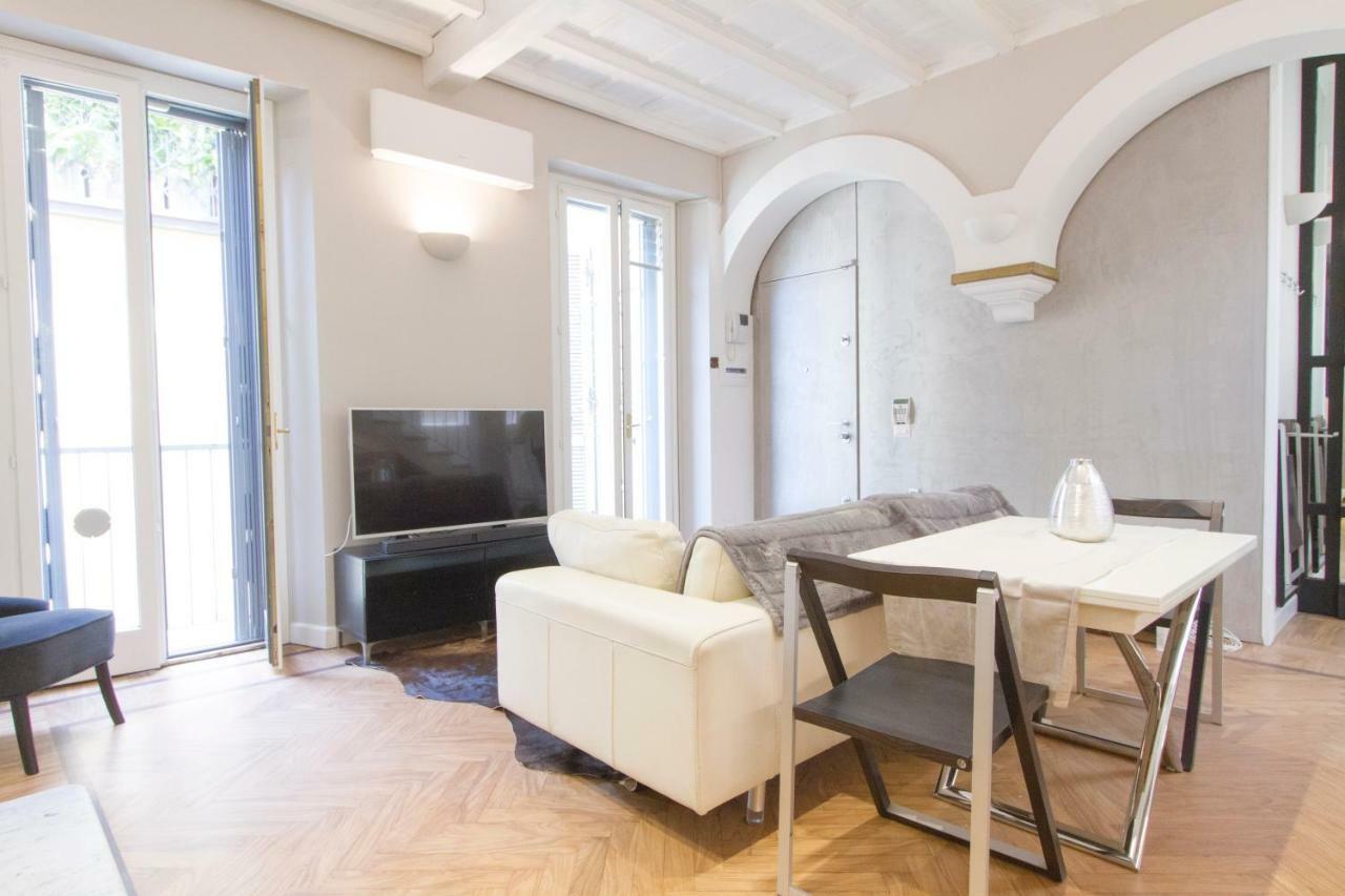 Elegante E Completamente Arredato Apt In Duomo 밀라노 외부 사진